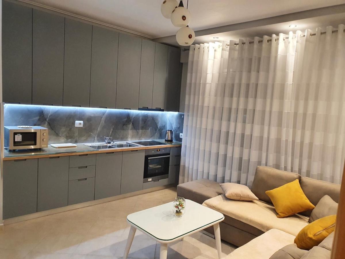 Отель Queen Isabella Premium Влёра Экстерьер фото