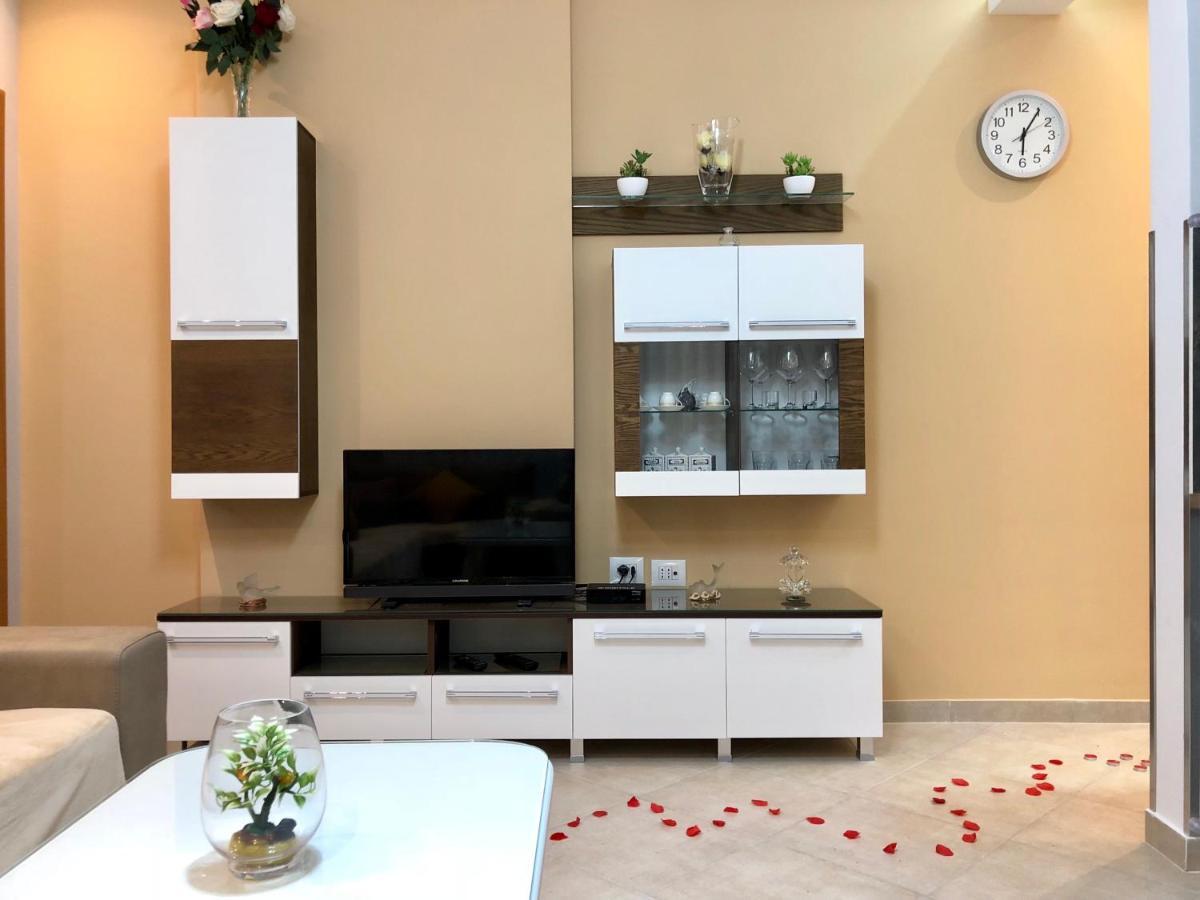 Отель Queen Isabella Premium Влёра Экстерьер фото